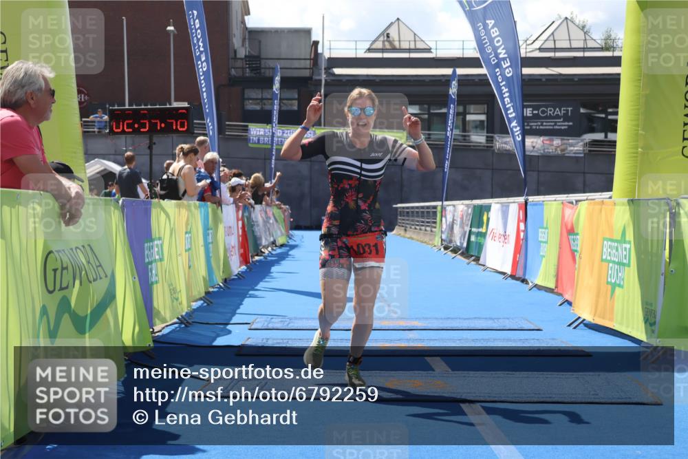 11.08.2024 - GEWOBA Citytriathlon Bremen Lena Gebhardt http://msf.ph/oto/6792259 11.08.2024 13:34:44 Ziel 1004 meine-sportfotos.de