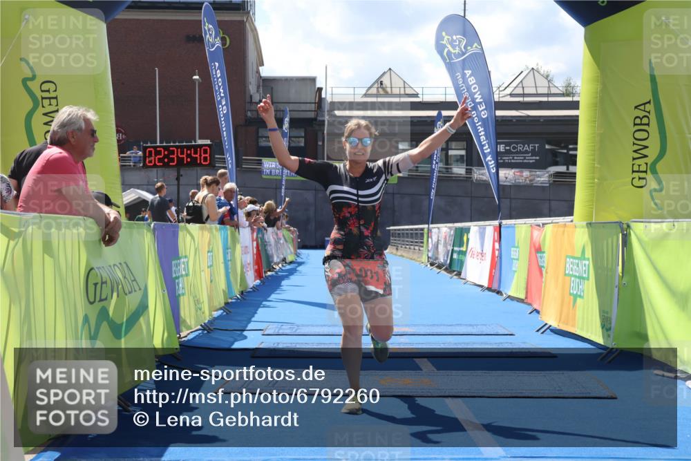 11.08.2024 - GEWOBA Citytriathlon Bremen Lena Gebhardt http://msf.ph/oto/6792260 11.08.2024 13:34:45 Ziel 1004 meine-sportfotos.de