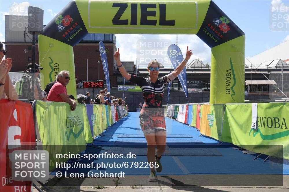 11.08.2024 - GEWOBA Citytriathlon Bremen Lena Gebhardt http://msf.ph/oto/6792265 11.08.2024 13:34:45 Ziel 1004 meine-sportfotos.de