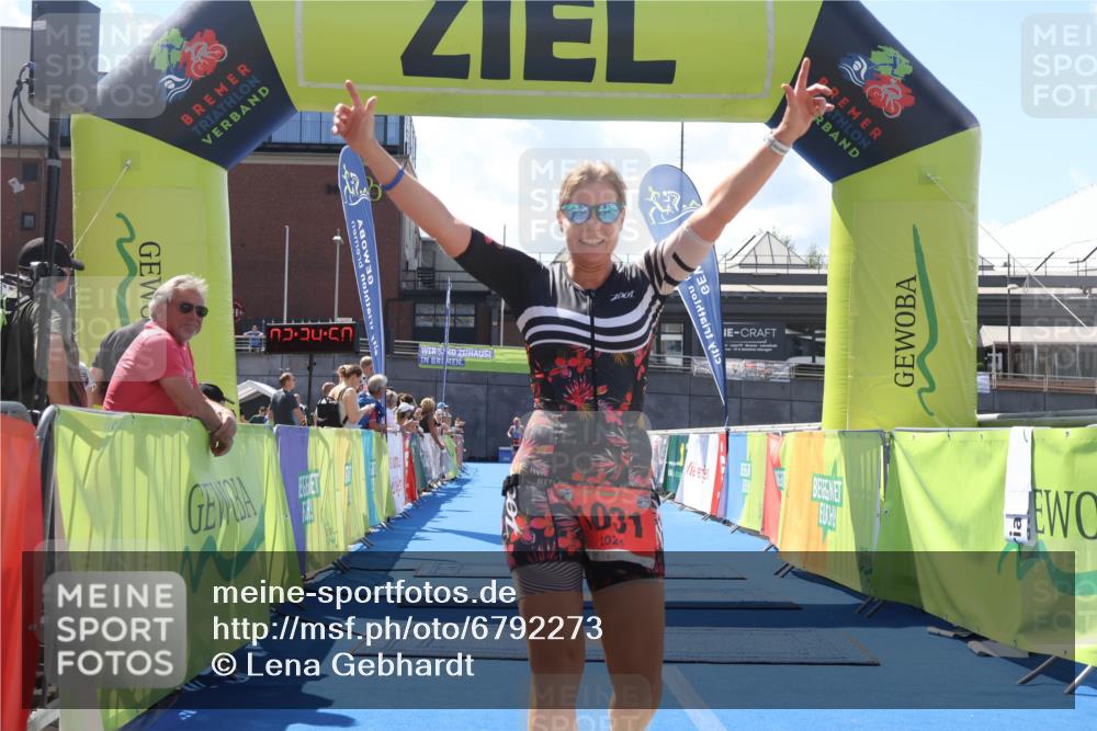 11.08.2024 - GEWOBA Citytriathlon Bremen Lena Gebhardt http://msf.ph/oto/6792273 11.08.2024 13:34:46 Ziel 1004 meine-sportfotos.de