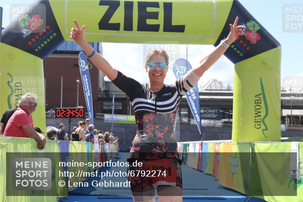11.08.2024 - GEWOBA Citytriathlon Bremen Lena Gebhardt http://msf.ph/oto/6792274 11.08.2024 13:34:47 Ziel 1004 meine-sportfotos.de