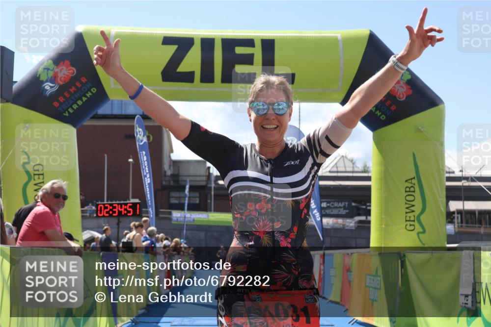 11.08.2024 - GEWOBA Citytriathlon Bremen Lena Gebhardt http://msf.ph/oto/6792282 11.08.2024 13:34:47 Ziel 1004 meine-sportfotos.de