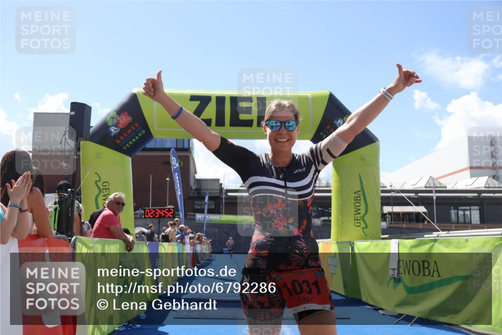 11.08.2024 - GEWOBA Citytriathlon Bremen Lena Gebhardt http://msf.ph/oto/6792286 11.08.2024 13:34:48 Ziel 1004 meine-sportfotos.de