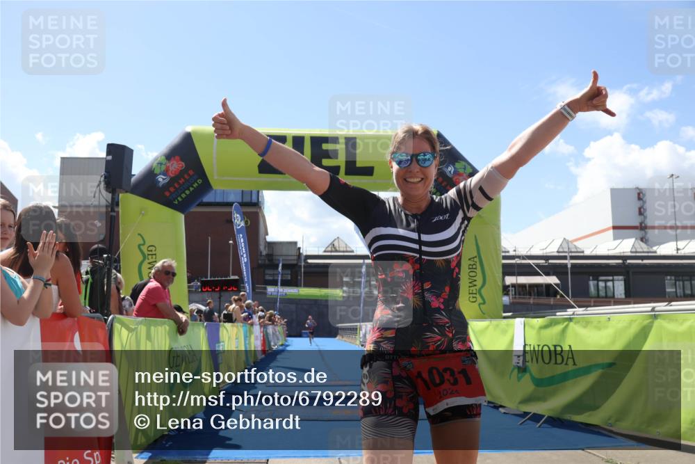 11.08.2024 - GEWOBA Citytriathlon Bremen Lena Gebhardt http://msf.ph/oto/6792289 11.08.2024 13:34:48 Ziel 1004 meine-sportfotos.de