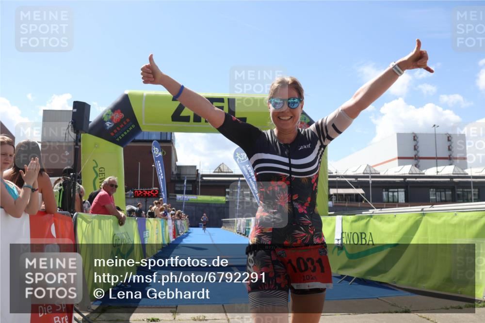 11.08.2024 - GEWOBA Citytriathlon Bremen Lena Gebhardt http://msf.ph/oto/6792291 11.08.2024 13:34:49 Ziel 1004 meine-sportfotos.de