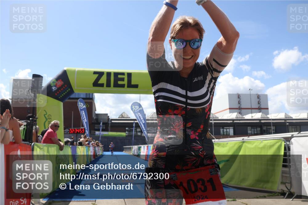 11.08.2024 - GEWOBA Citytriathlon Bremen Lena Gebhardt http://msf.ph/oto/6792300 11.08.2024 13:34:50 Ziel 1004 meine-sportfotos.de