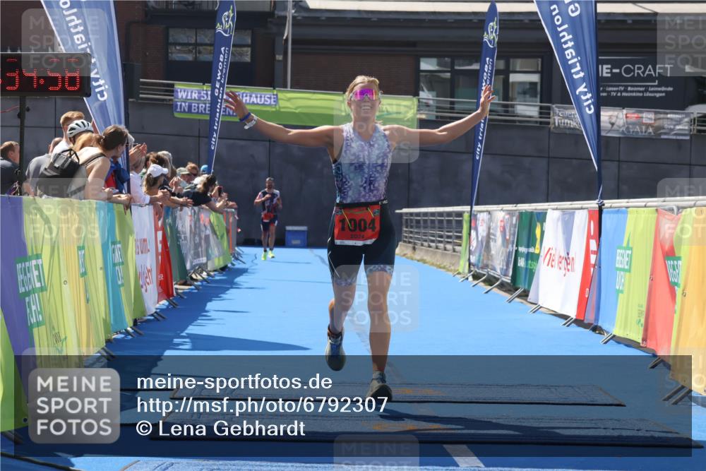 11.08.2024 - GEWOBA Citytriathlon Bremen Lena Gebhardt http://msf.ph/oto/6792307 11.08.2024 13:34:55 Ziel 918, 1004 meine-sportfotos.de