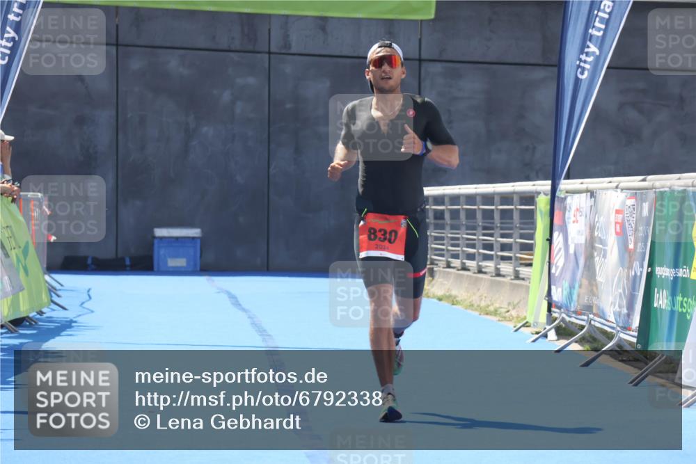 11.08.2024 - GEWOBA Citytriathlon Bremen Lena Gebhardt http://msf.ph/oto/6792338 11.08.2024 13:35:09 Ziel 918 meine-sportfotos.de