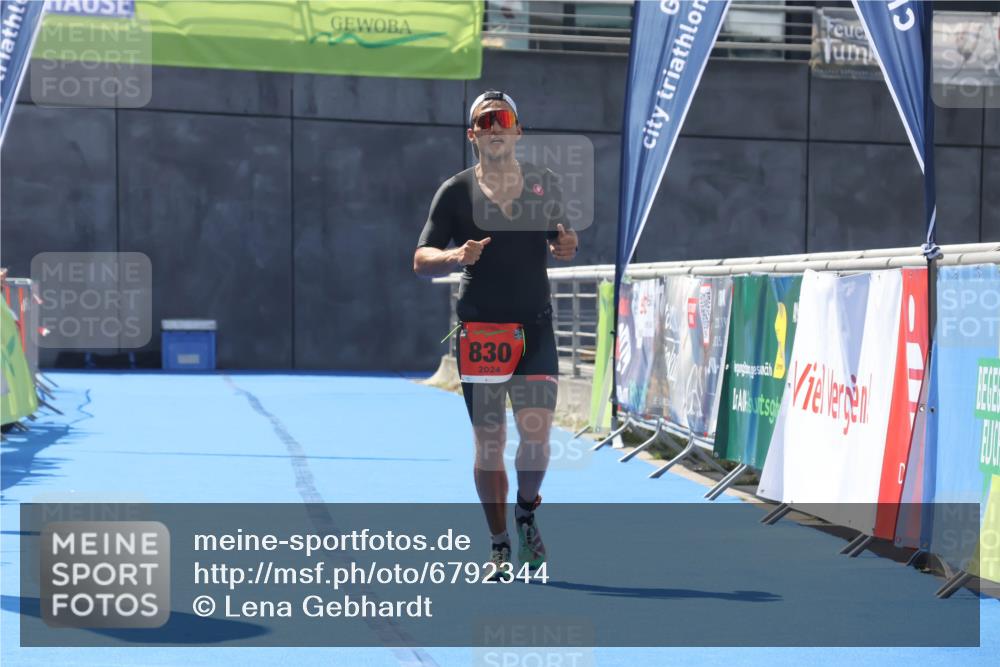 11.08.2024 - GEWOBA Citytriathlon Bremen Lena Gebhardt http://msf.ph/oto/6792344 11.08.2024 13:35:09 Ziel 918 meine-sportfotos.de