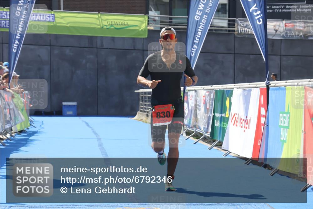 11.08.2024 - GEWOBA Citytriathlon Bremen Lena Gebhardt http://msf.ph/oto/6792346 11.08.2024 13:35:10 Ziel 918 meine-sportfotos.de