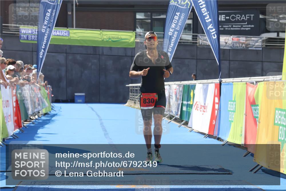 11.08.2024 - GEWOBA Citytriathlon Bremen Lena Gebhardt http://msf.ph/oto/6792349 11.08.2024 13:35:11 Ziel 918 meine-sportfotos.de