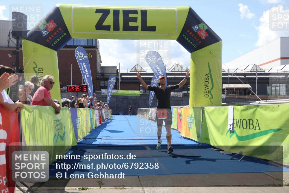 11.08.2024 - GEWOBA Citytriathlon Bremen Lena Gebhardt http://msf.ph/oto/6792358 11.08.2024 13:35:12 Ziel  meine-sportfotos.de