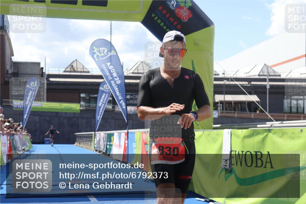 11.08.2024 - GEWOBA Citytriathlon Bremen Lena Gebhardt http://msf.ph/oto/6792373 11.08.2024 13:35:14 Ziel 887 meine-sportfotos.de