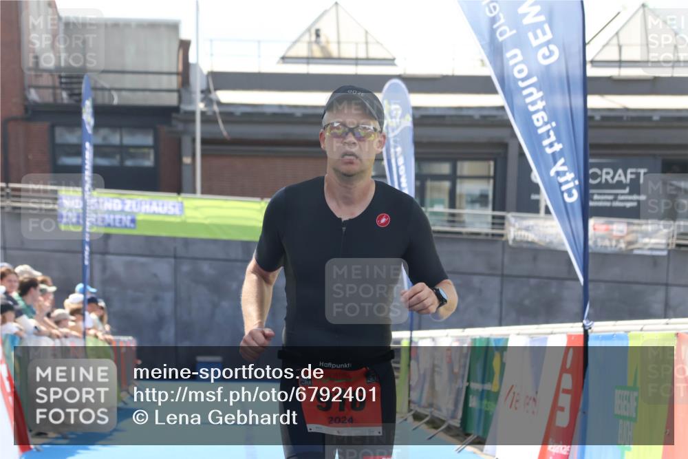 11.08.2024 - GEWOBA Citytriathlon Bremen Lena Gebhardt http://msf.ph/oto/6792401 11.08.2024 13:36:15 Ziel 916 meine-sportfotos.de