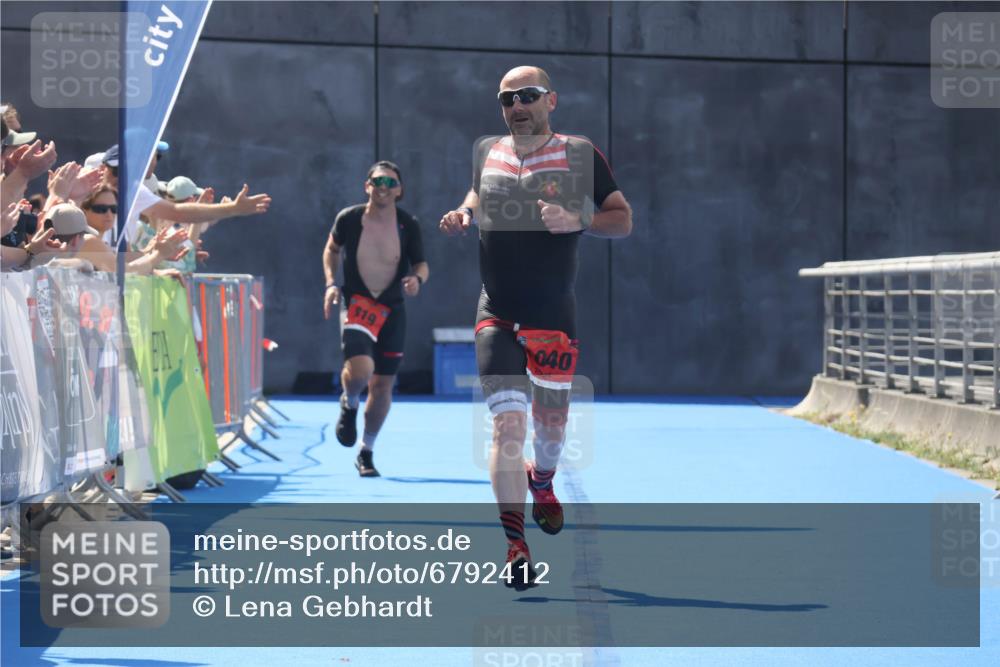 11.08.2024 - GEWOBA Citytriathlon Bremen Lena Gebhardt http://msf.ph/oto/6792412 11.08.2024 13:36:36 Ziel 819, 1040 meine-sportfotos.de