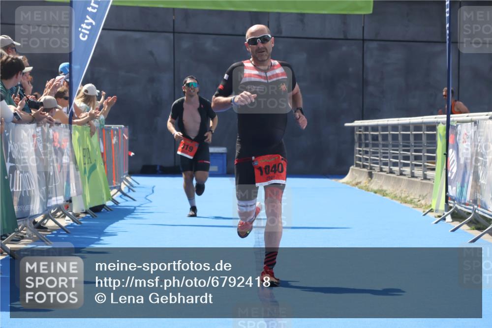 11.08.2024 - GEWOBA Citytriathlon Bremen Lena Gebhardt http://msf.ph/oto/6792418 11.08.2024 13:36:37 Ziel 819, 1040 meine-sportfotos.de