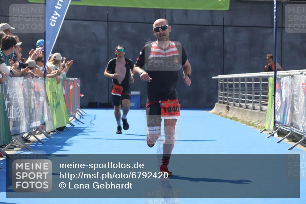11.08.2024 - GEWOBA Citytriathlon Bremen Lena Gebhardt http://msf.ph/oto/6792420 11.08.2024 13:36:37 Ziel 819, 1040 meine-sportfotos.de