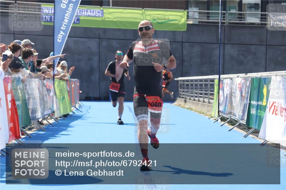 11.08.2024 - GEWOBA Citytriathlon Bremen Lena Gebhardt http://msf.ph/oto/6792421 11.08.2024 13:36:38 Ziel 819, 1040 meine-sportfotos.de