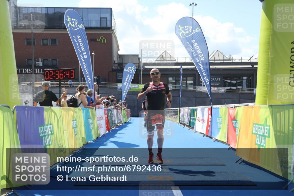 11.08.2024 - GEWOBA Citytriathlon Bremen Lena Gebhardt http://msf.ph/oto/6792436 11.08.2024 13:36:39 Ziel 819, 1040 meine-sportfotos.de