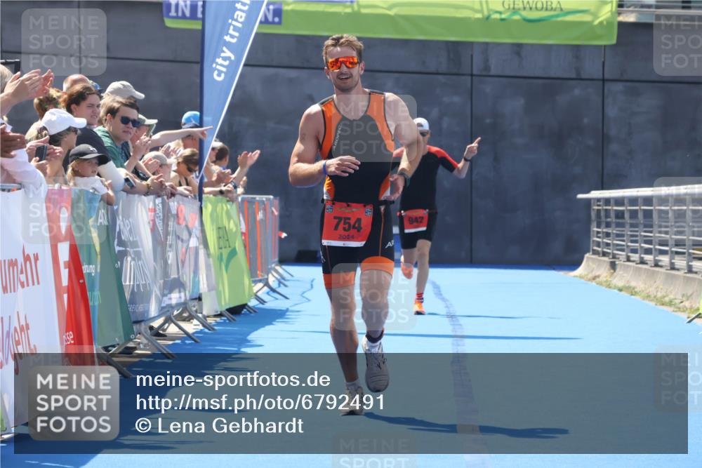 11.08.2024 - GEWOBA Citytriathlon Bremen Lena Gebhardt http://msf.ph/oto/6792491 11.08.2024 13:36:47 Ziel 754, 819, 942, 1040 meine-sportfotos.de