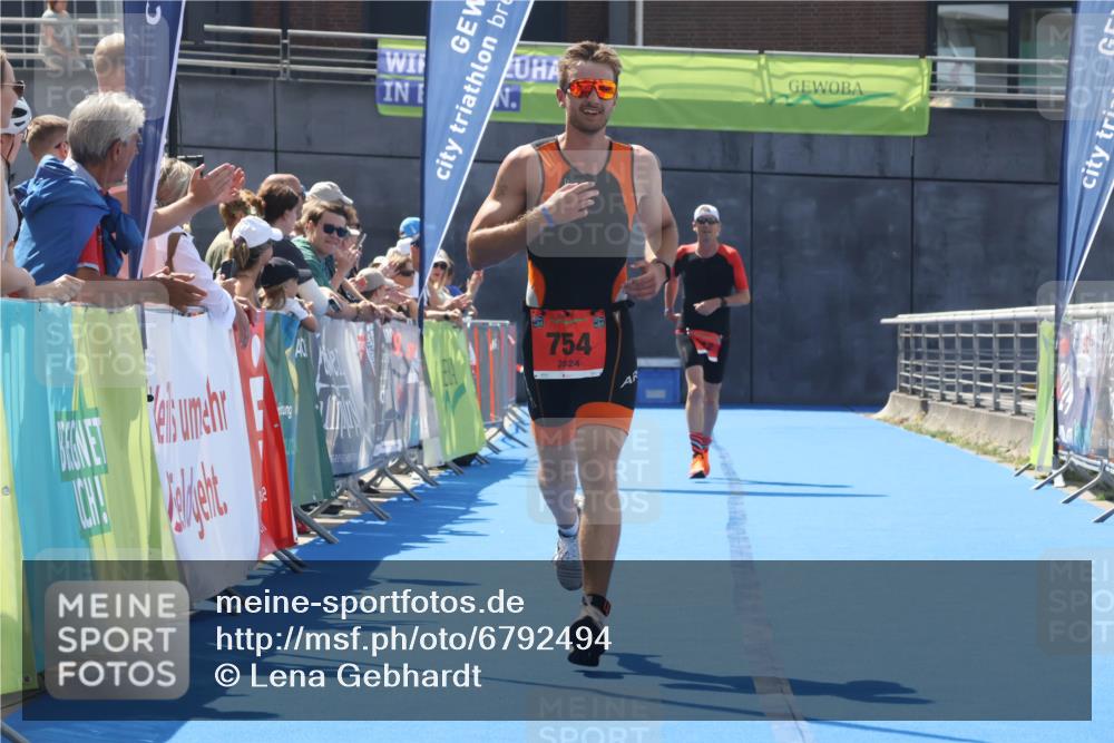 11.08.2024 - GEWOBA Citytriathlon Bremen Lena Gebhardt http://msf.ph/oto/6792494 11.08.2024 13:36:48 Ziel 754, 819, 942 meine-sportfotos.de