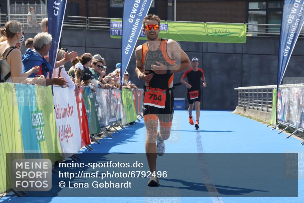 11.08.2024 - GEWOBA Citytriathlon Bremen Lena Gebhardt http://msf.ph/oto/6792496 11.08.2024 13:36:49 Ziel 754, 819, 942 meine-sportfotos.de
