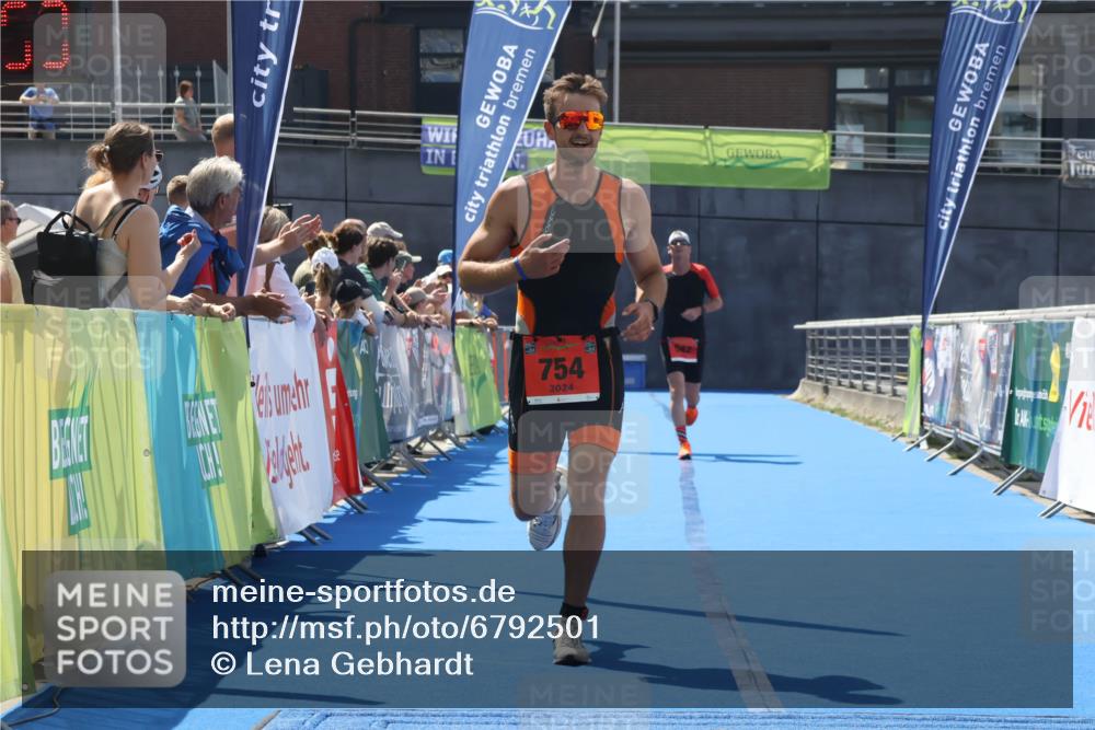 11.08.2024 - GEWOBA Citytriathlon Bremen Lena Gebhardt http://msf.ph/oto/6792501 11.08.2024 13:36:49 Ziel 754, 819, 942 meine-sportfotos.de