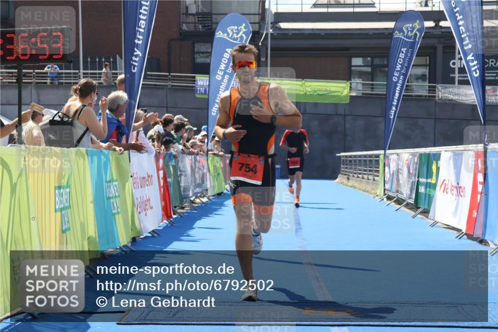 11.08.2024 - GEWOBA Citytriathlon Bremen Lena Gebhardt http://msf.ph/oto/6792502 11.08.2024 13:36:50 Ziel 754, 819, 942 meine-sportfotos.de