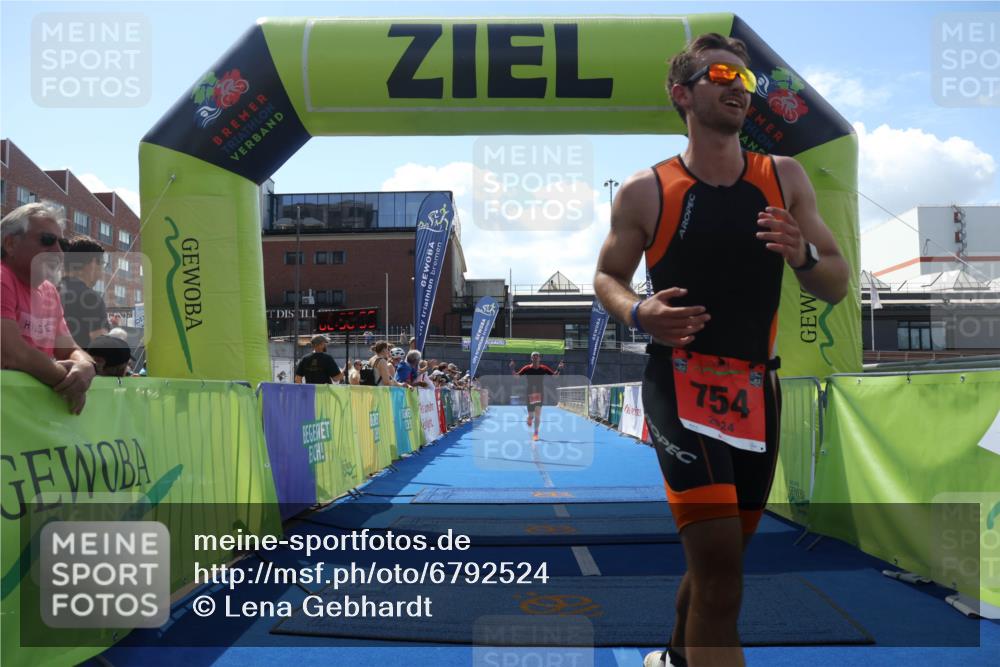 11.08.2024 - GEWOBA Citytriathlon Bremen Lena Gebhardt http://msf.ph/oto/6792524 11.08.2024 13:36:52 Ziel 754, 942 meine-sportfotos.de