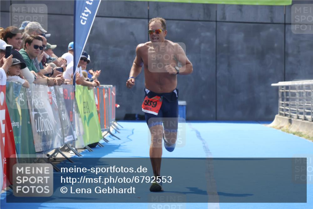 11.08.2024 - GEWOBA Citytriathlon Bremen Lena Gebhardt http://msf.ph/oto/6792553 11.08.2024 13:37:05 Ziel 939 meine-sportfotos.de