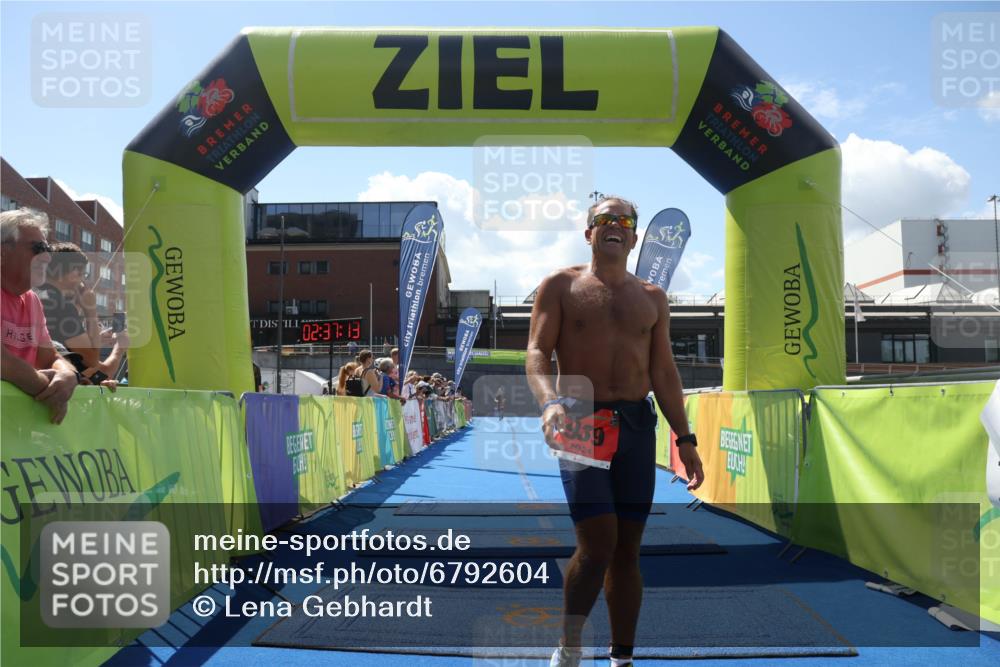 11.08.2024 - GEWOBA Citytriathlon Bremen Lena Gebhardt http://msf.ph/oto/6792604 11.08.2024 13:37:10 Ziel 939 meine-sportfotos.de