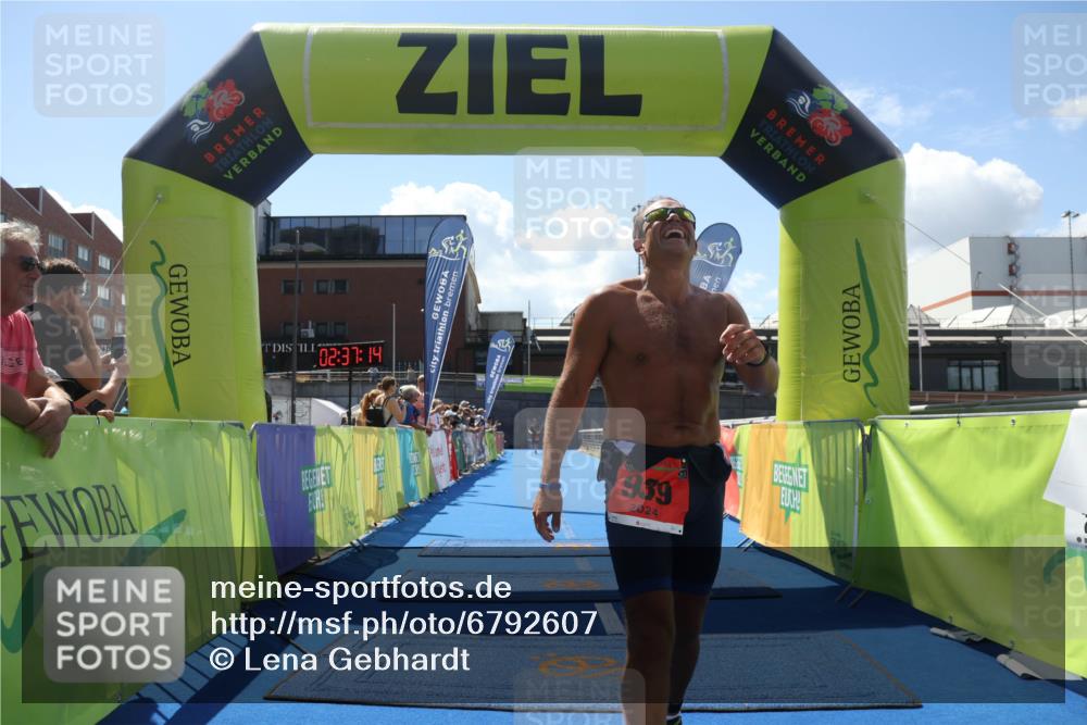 11.08.2024 - GEWOBA Citytriathlon Bremen Lena Gebhardt http://msf.ph/oto/6792607 11.08.2024 13:37:10 Ziel 939 meine-sportfotos.de