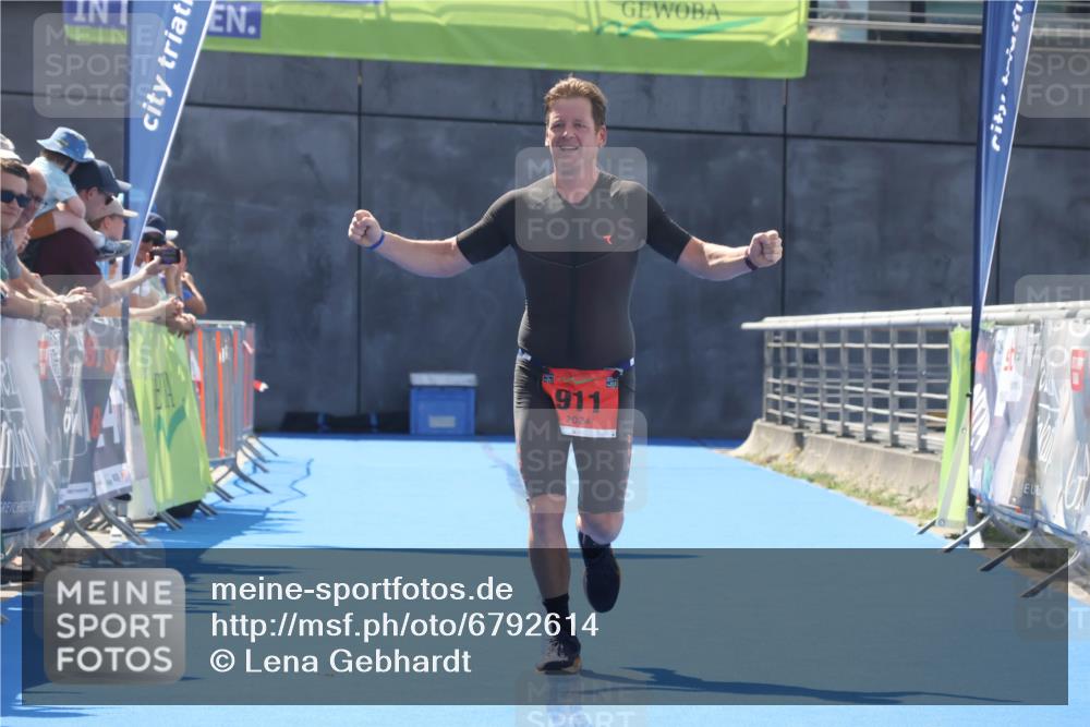 11.08.2024 - GEWOBA Citytriathlon Bremen Lena Gebhardt http://msf.ph/oto/6792614 11.08.2024 13:37:18 Ziel 911 meine-sportfotos.de