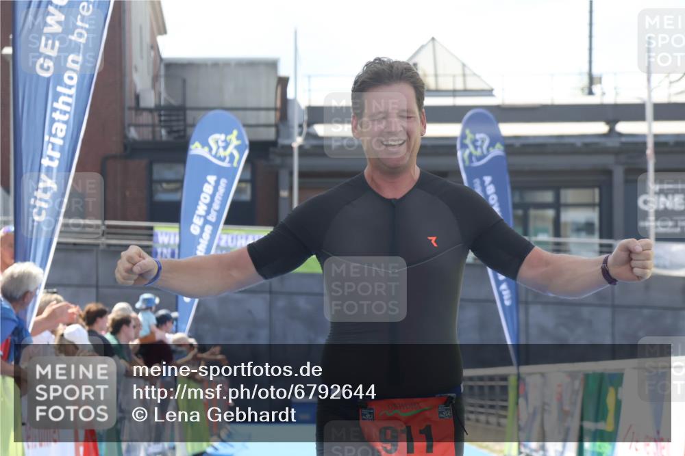 11.08.2024 - GEWOBA Citytriathlon Bremen Lena Gebhardt http://msf.ph/oto/6792644 11.08.2024 13:37:22 Ziel 911 meine-sportfotos.de