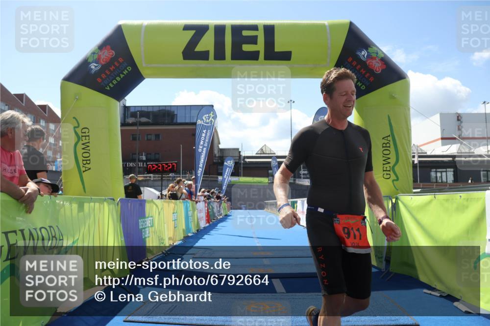 11.08.2024 - GEWOBA Citytriathlon Bremen Lena Gebhardt http://msf.ph/oto/6792664 11.08.2024 13:37:23 Ziel 911 meine-sportfotos.de