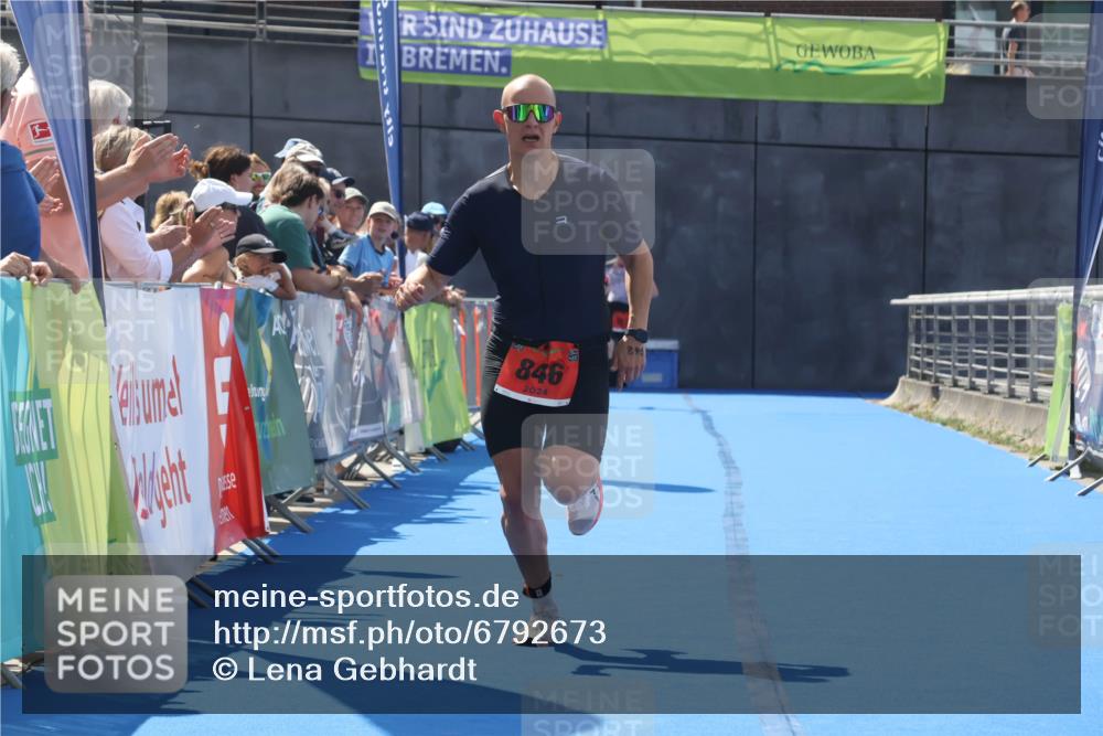 11.08.2024 - GEWOBA Citytriathlon Bremen Lena Gebhardt http://msf.ph/oto/6792673 11.08.2024 13:37:42 Ziel 827, 846 meine-sportfotos.de