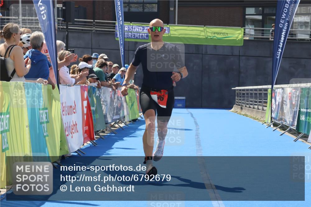 11.08.2024 - GEWOBA Citytriathlon Bremen Lena Gebhardt http://msf.ph/oto/6792679 11.08.2024 13:37:42 Ziel 827, 846 meine-sportfotos.de