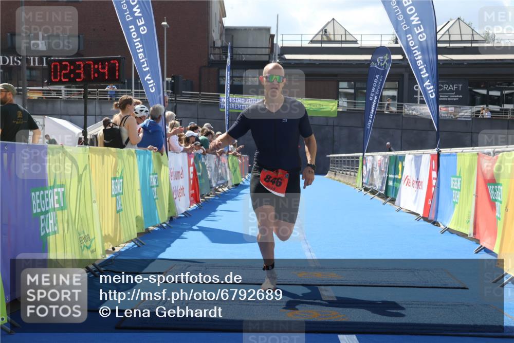 11.08.2024 - GEWOBA Citytriathlon Bremen Lena Gebhardt http://msf.ph/oto/6792689 11.08.2024 13:37:43 Ziel 827, 846 meine-sportfotos.de