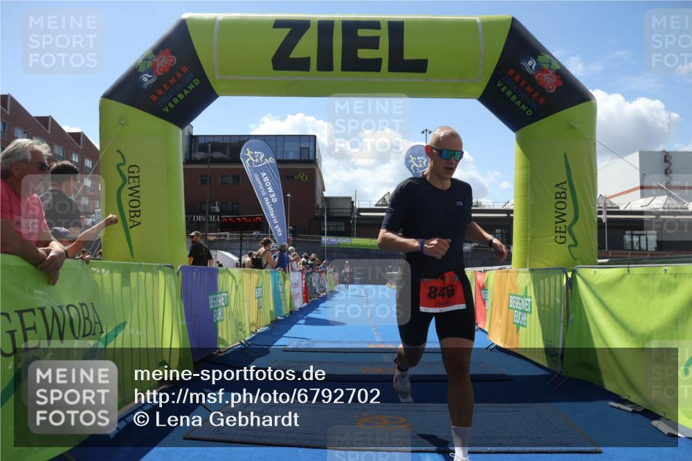 11.08.2024 - GEWOBA Citytriathlon Bremen Lena Gebhardt http://msf.ph/oto/6792702 11.08.2024 13:37:44 Ziel 827, 846 meine-sportfotos.de