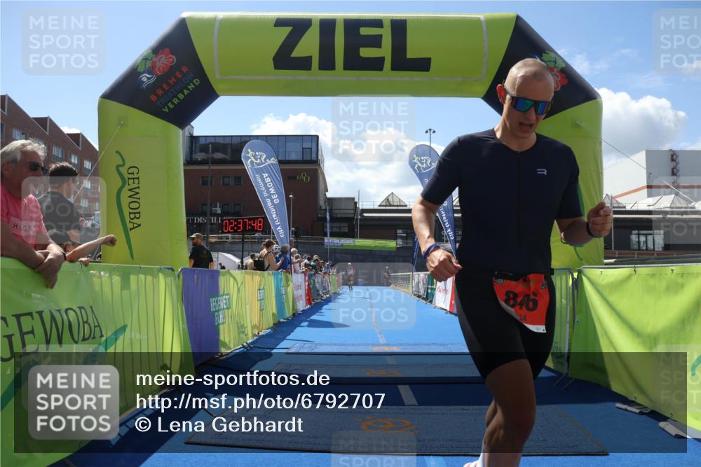 11.08.2024 - GEWOBA Citytriathlon Bremen Lena Gebhardt http://msf.ph/oto/6792707 11.08.2024 13:37:45 Ziel 827, 846 meine-sportfotos.de