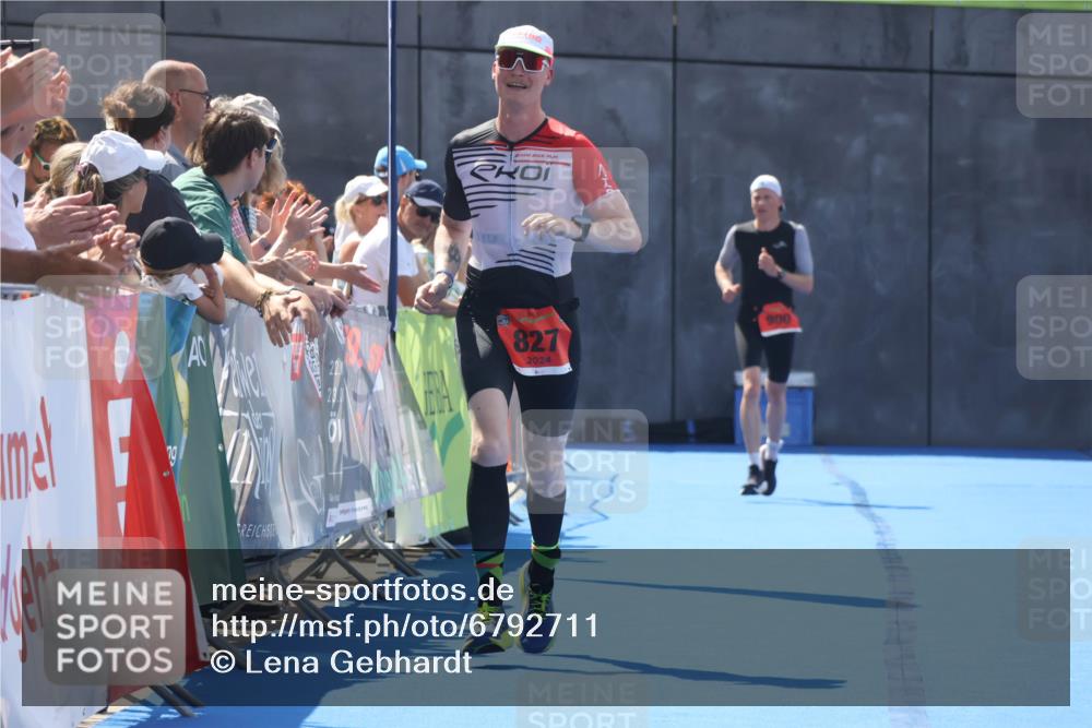 11.08.2024 - GEWOBA Citytriathlon Bremen Lena Gebhardt http://msf.ph/oto/6792711 11.08.2024 13:37:49 Ziel 827, 846 meine-sportfotos.de