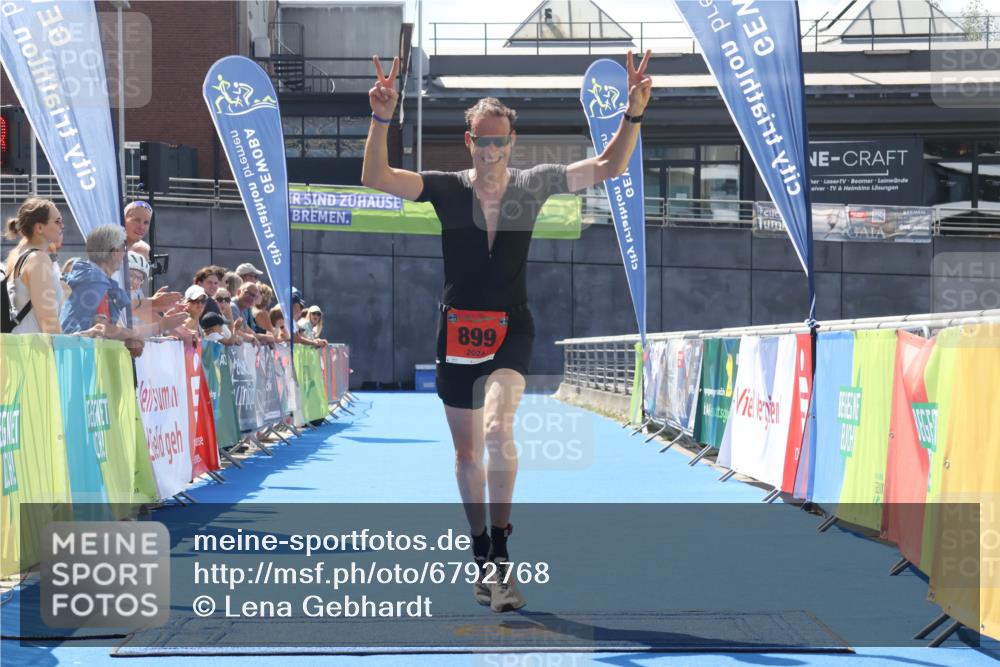 11.08.2024 - GEWOBA Citytriathlon Bremen Lena Gebhardt http://msf.ph/oto/6792768 11.08.2024 13:38:20 Ziel 899 meine-sportfotos.de