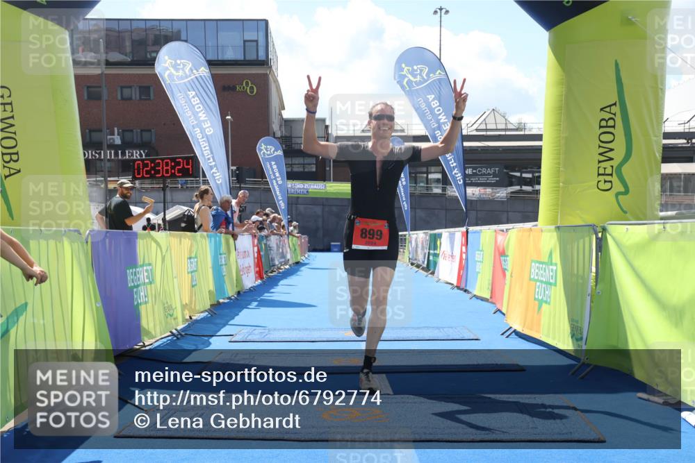 11.08.2024 - GEWOBA Citytriathlon Bremen Lena Gebhardt http://msf.ph/oto/6792774 11.08.2024 13:38:20 Ziel 899 meine-sportfotos.de