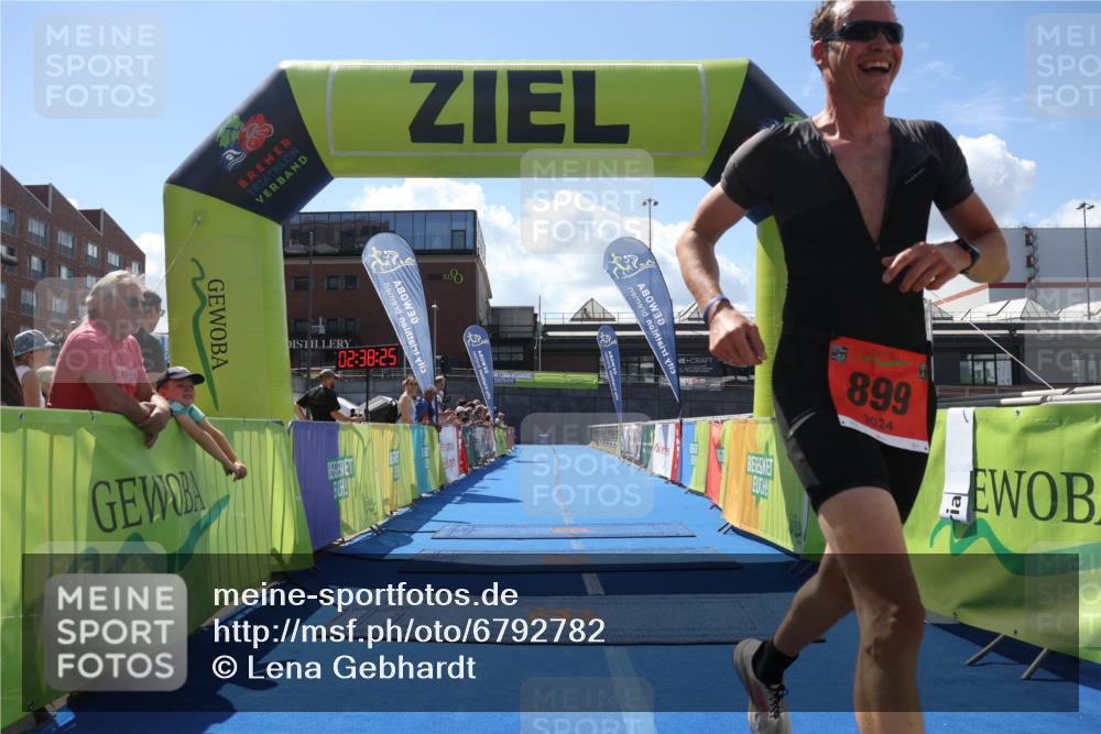 11.08.2024 - GEWOBA Citytriathlon Bremen Lena Gebhardt http://msf.ph/oto/6792782 11.08.2024 13:38:22 Ziel 899 meine-sportfotos.de