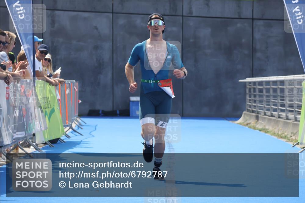 11.08.2024 - GEWOBA Citytriathlon Bremen Lena Gebhardt http://msf.ph/oto/6792787 11.08.2024 13:38:34 Ziel 755 meine-sportfotos.de
