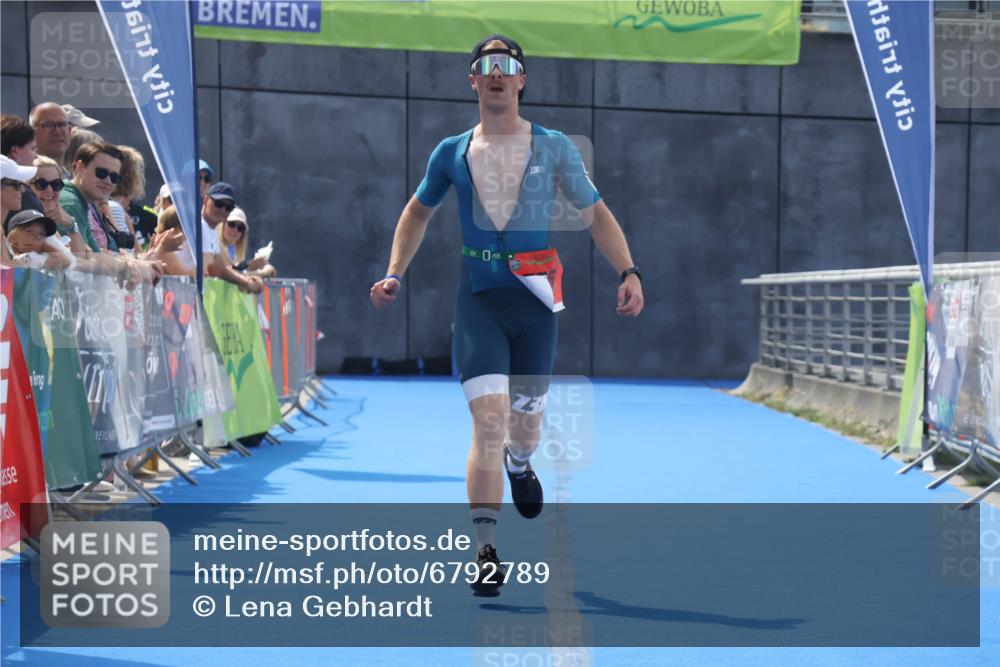 11.08.2024 - GEWOBA Citytriathlon Bremen Lena Gebhardt http://msf.ph/oto/6792789 11.08.2024 13:38:34 Ziel 755 meine-sportfotos.de