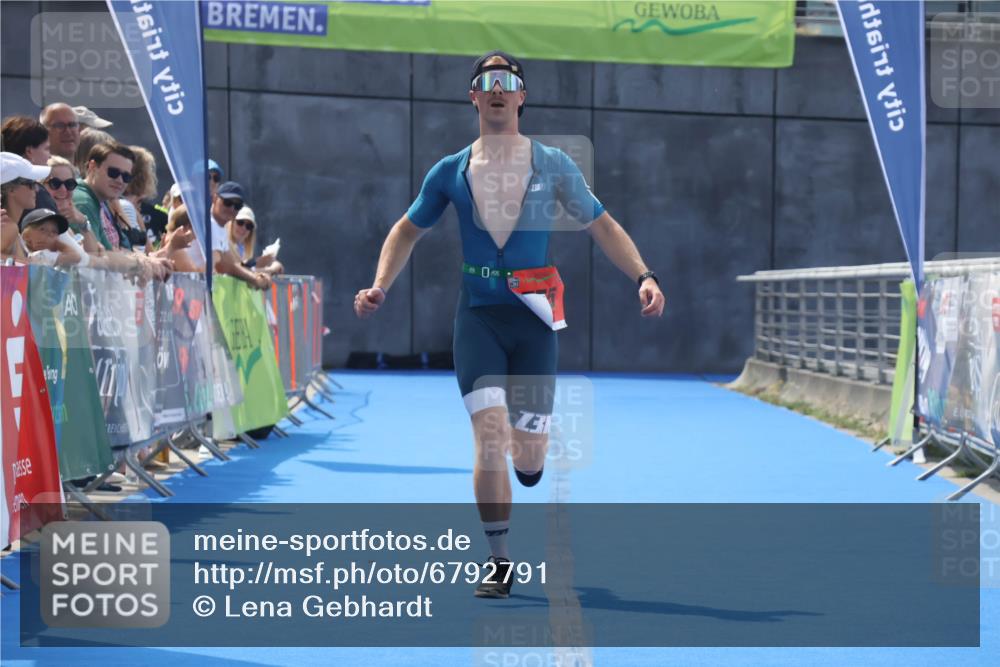11.08.2024 - GEWOBA Citytriathlon Bremen Lena Gebhardt http://msf.ph/oto/6792791 11.08.2024 13:38:35 Ziel 755 meine-sportfotos.de