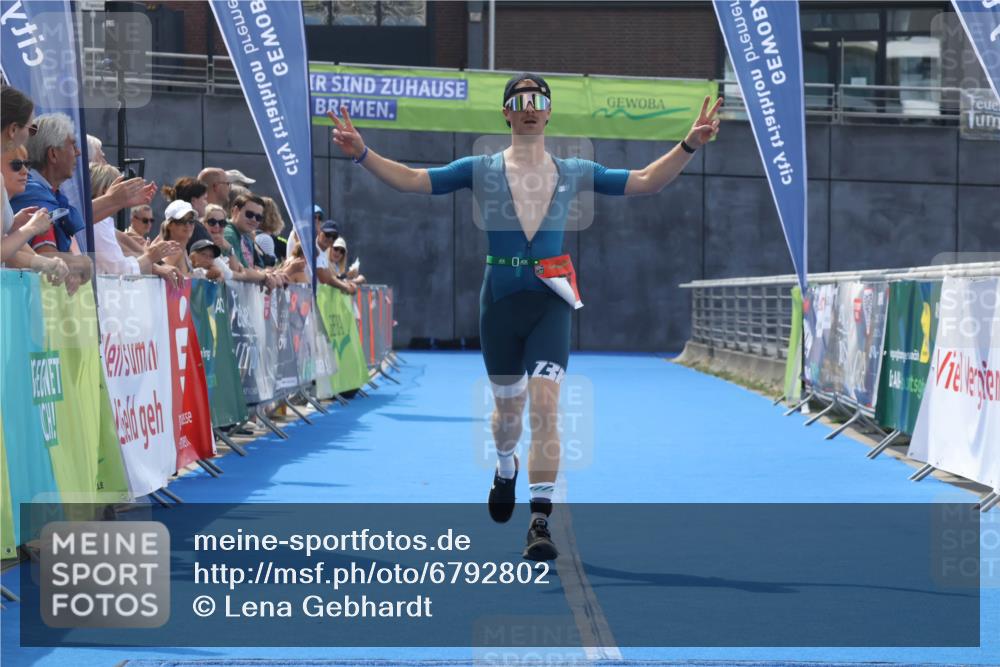 11.08.2024 - GEWOBA Citytriathlon Bremen Lena Gebhardt http://msf.ph/oto/6792802 11.08.2024 13:38:35 Ziel 755 meine-sportfotos.de