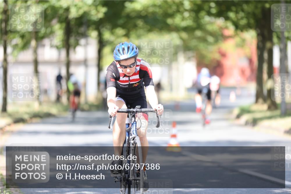 11.08.2024 - GEWOBA Citytriathlon Bremen H.Heesch http://msf.ph/oto/6797386 11.08.2024 11:51:47 Laufen  meine-sportfotos.de