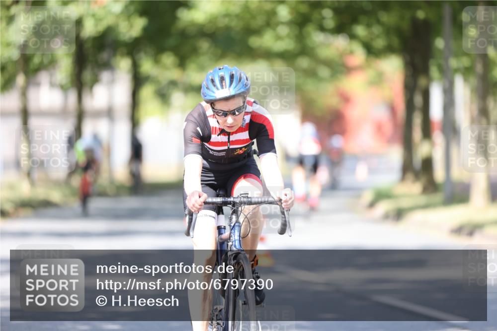 11.08.2024 - GEWOBA Citytriathlon Bremen H.Heesch http://msf.ph/oto/6797390 11.08.2024 11:51:47 Laufen  meine-sportfotos.de